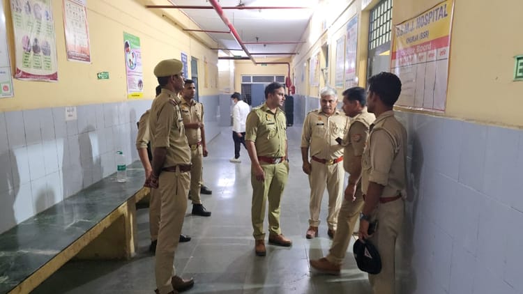 बुलंदशहर ट्रिपल मर्डर: पुलिस और बदमाशों के बीच गोलीबारी, दो बदमाश मुठभेड़ में गिरफ्तार; दोनों घायल