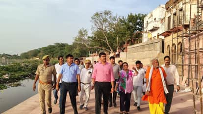 DM Cracks Down on Slow Construction Work in Agra, Warns Agencies Over Labour Shortage