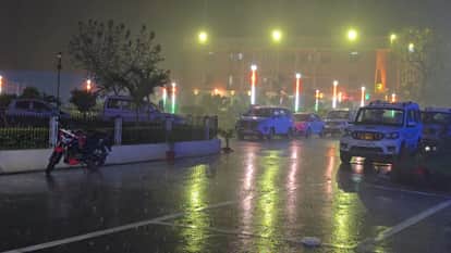 Delhi-Patna flight diverted due to low visibility Bad weather in Patna forced to land in Varanasi Bihar News