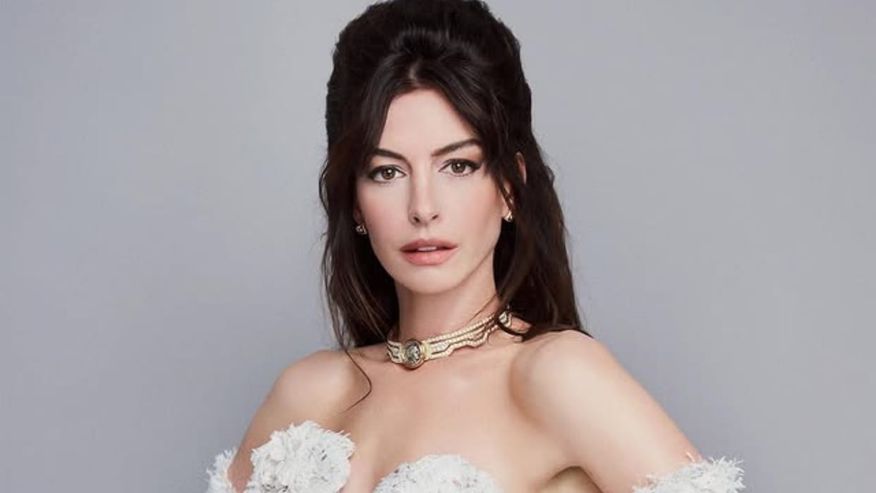 Anne Hathaway Pregnant Expecting Third Child Share Good News With Fans