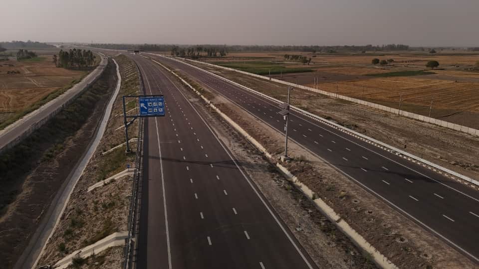 Ganga Expressway Open Today Key Features Food Plaza Hotels Trauma Centers Meerut to Prayagraj Route Full Detai