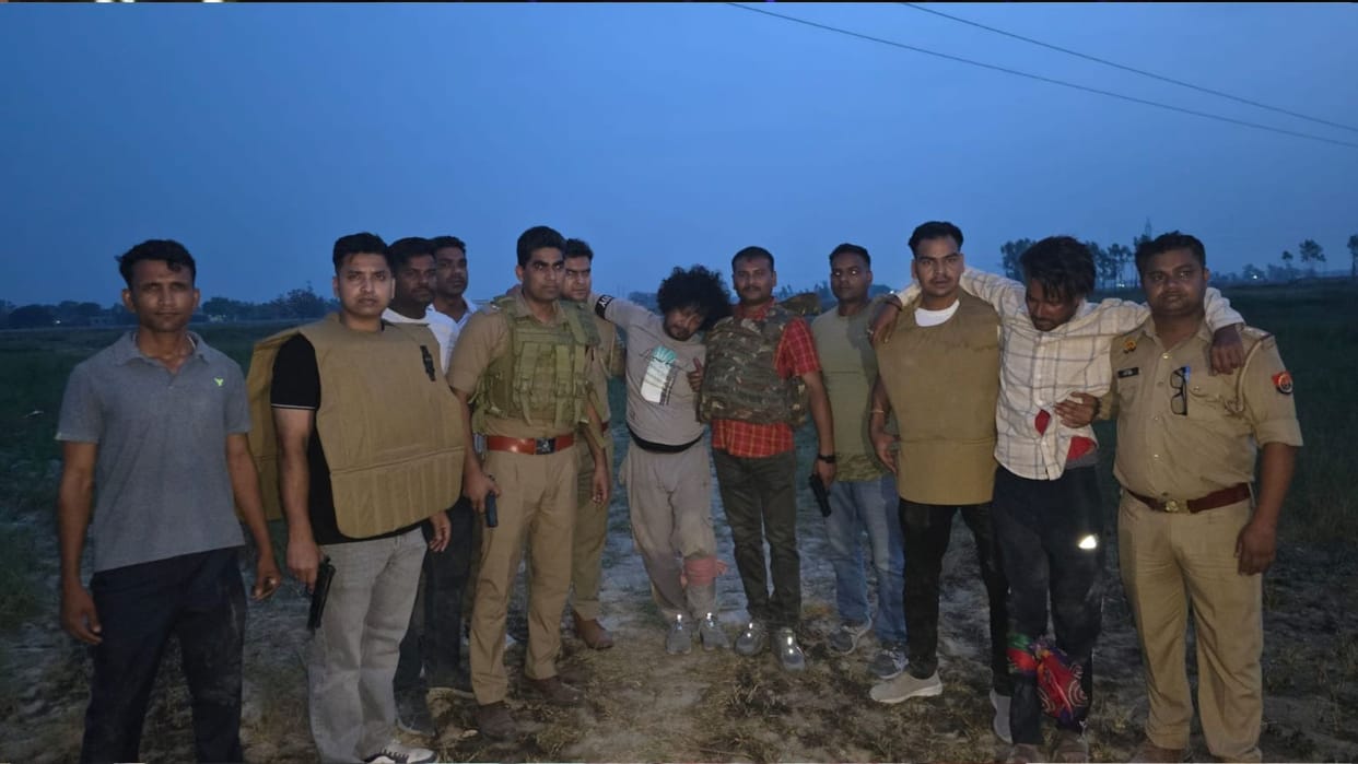 Two robbers were found with stolen jewellery in Gorakhpur's Gola, and both were injured in a police encounter.