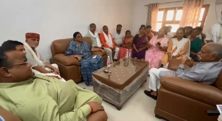 Fatehpur BJP Members Delegation Heading to Meet misdeed Victims Family Stopped by Police