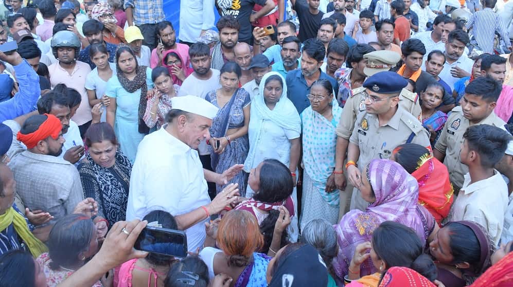 Kanpur Monu Murder Case Kin Outraged by Station Officers Evasiveness Stage Roadblock with Body FIR Registered