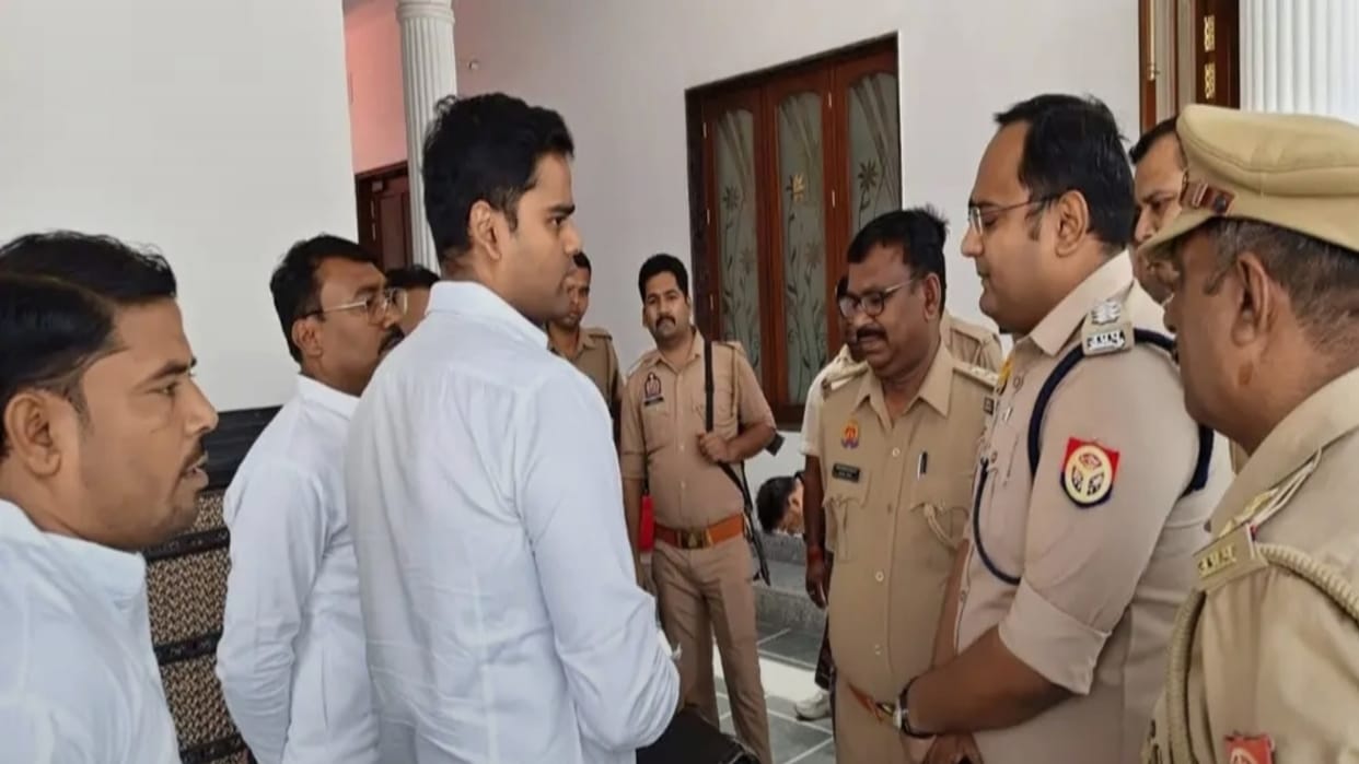 Police reached the house of SP district president and MP, stopped them from going out of the house.