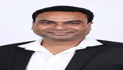 Salesman riding a bike dies after being hit by a crane in Jaspur