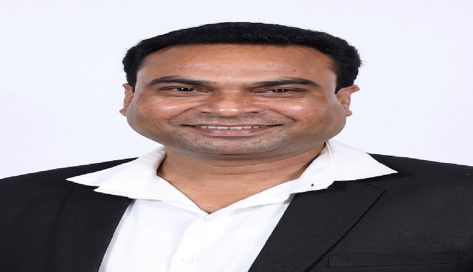 Salesman riding a bike dies after being hit by a crane in Jaspur