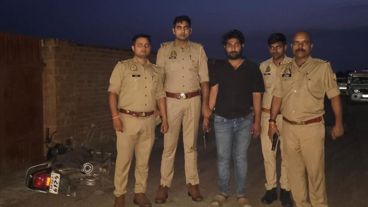 Jhansi: Bookie arrested with pistol in encounter, Rs 22,000 along with coins worth Rs 1.56 crore recovered