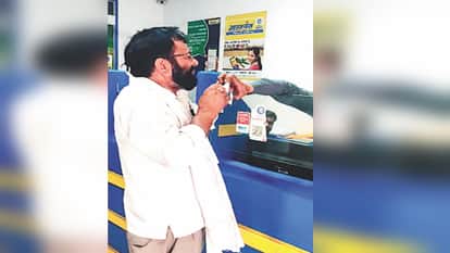 Teacher Attempts Suicide Over LPG Cylinder Delay in Meerut, Agency Staff Intervene