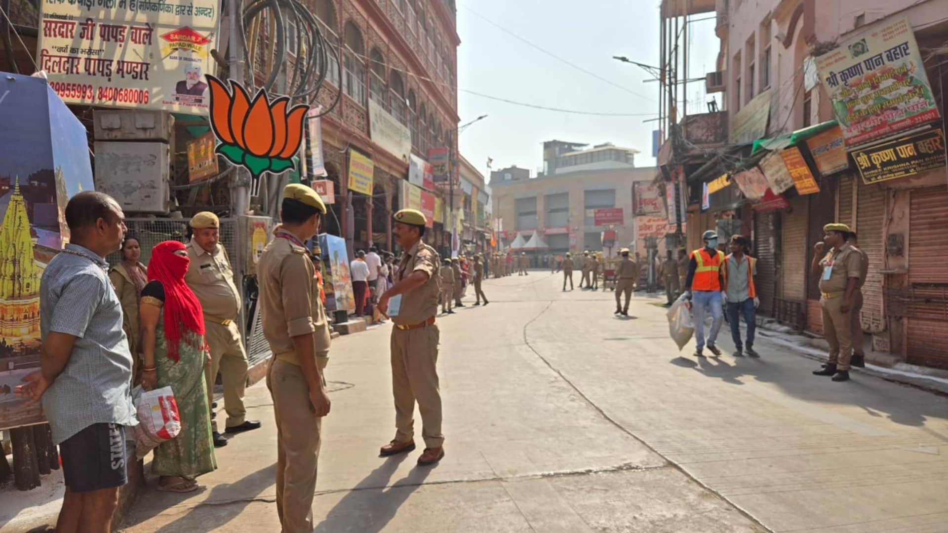 PM Modi Road show from Bareka to Kashi Vishwanath Dham welcome from Beat of Drums and Blowing of Conch Shells