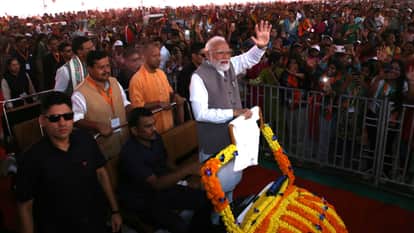 PM Modi said women reservation must be implemented in Lok Sabha and State Assemblies in varanasi