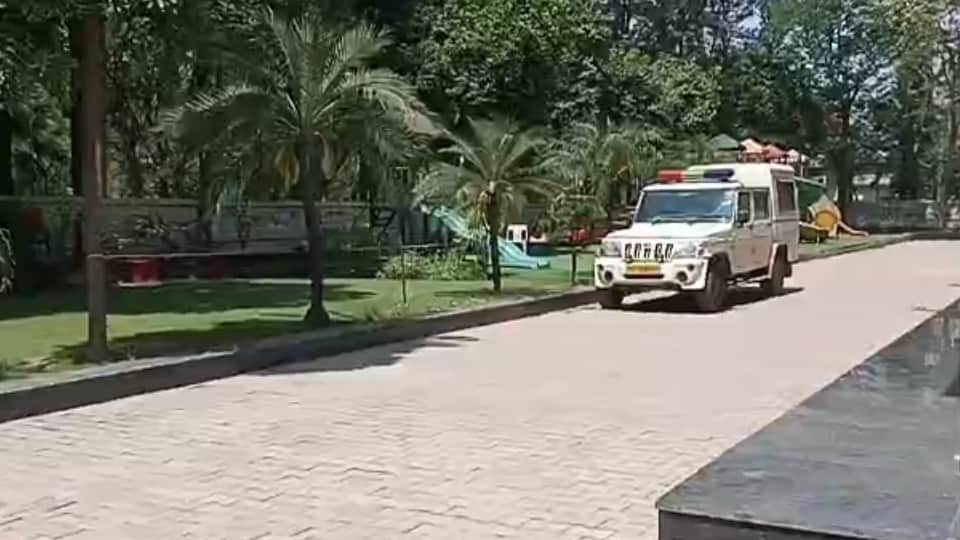 माैके पर पहुंची पुलिस