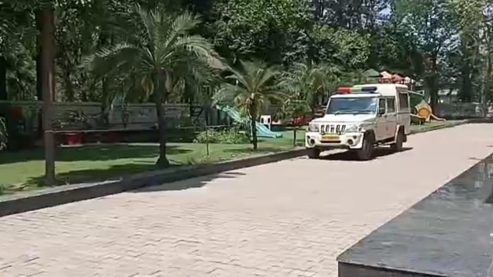 माैके पर पहुंची पुलिस