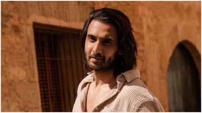 is Pooja Hegde in relationship with Rohan kapoor actor date to tara sutaria