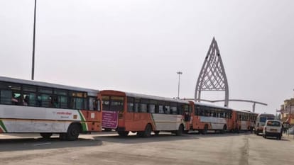 Shahjahanpur People Thrilled by Smooth Ride on Ganga Expressway Reach Hardoi in Just One Hour