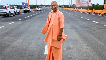 UP: गंगा एक्सप्रेसवे पर गाड़ियां ही नहीं, दौड़ेंगे सपने और अवसर; मेरठ से प्रयागराज महज 6-7 घंटे में पहुंचेंगे UP: On the Ganga Expressway, not just vehicles—dreams and opportunities will race ahead; travel from Meerut to