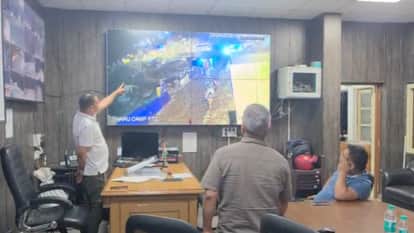 Kedarnath Yatra Orange alert issued for two days DM conducted  inspection of Yatra Control Room late at night