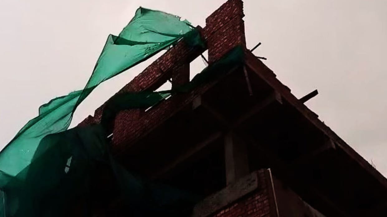 Varanasi News Major Tragedy Amidst Severe Storm and Rain Wall of Three-Story House Collapses Factory