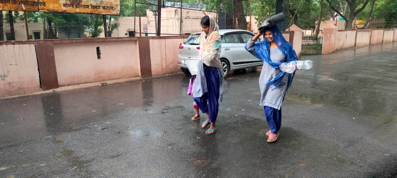 Weather: Rain Brings Sudden Weather Change in western UP, Relief from Scorching Heat