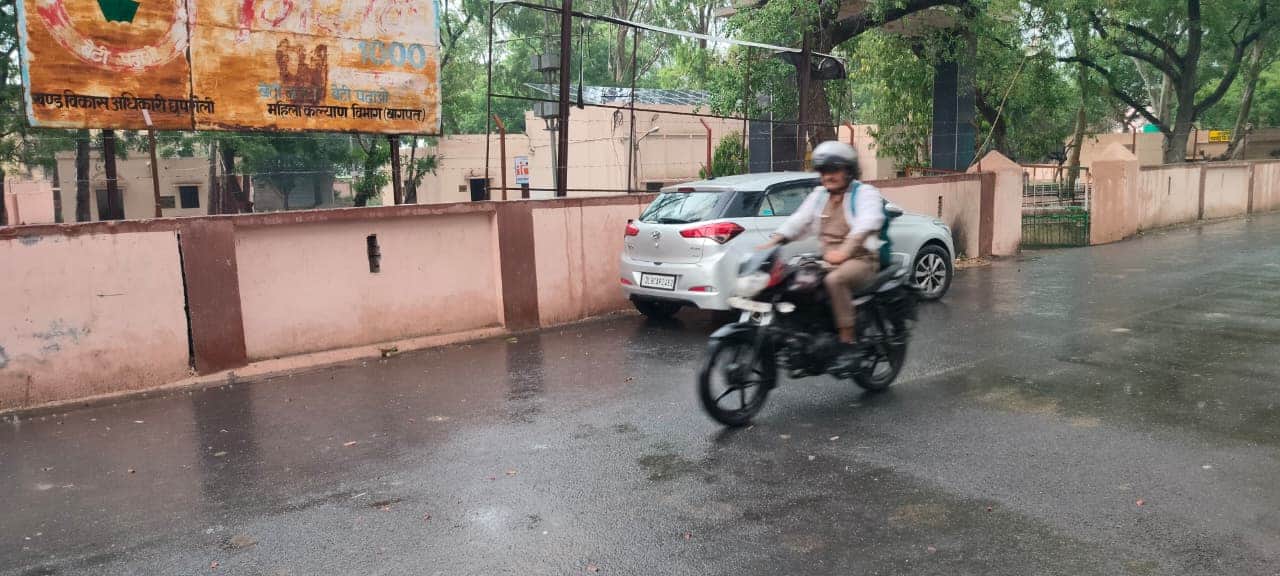 Weather: Rain Brings Sudden Weather Change in western UP, Relief from Scorching Heat