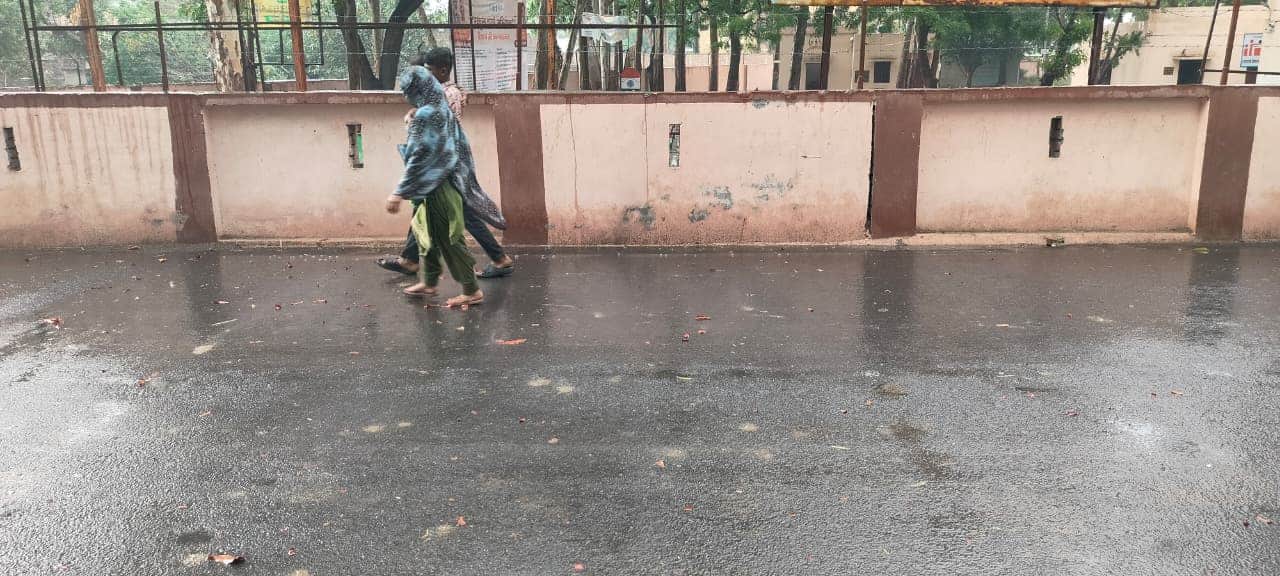 Weather: Rain Brings Sudden Weather Change in western UP, Relief from Scorching Heat