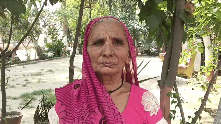 Displaying courage elderly woman locked thief inside room