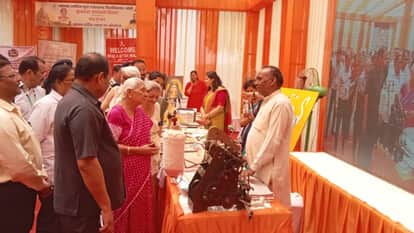 Governor Anandiben Patel met with deaf and mute children in Bareilly