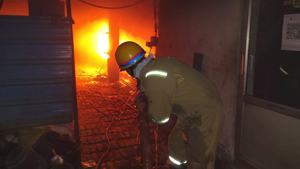 Kanpur: Massive Fire Breaks Out at Metal Factory in Dadanagar