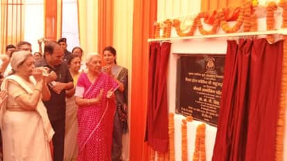 Governor Anandiben Patel met with deaf and mute children in Bareilly