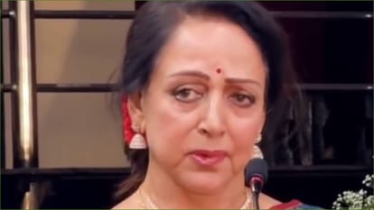 Dream Girl Hema Malini breaks down In Tears as she remembers her late husband superstar Dharmendra Video Viral