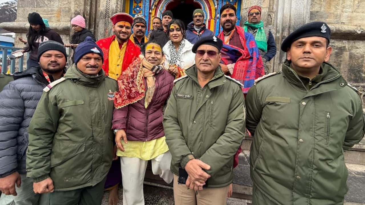 कैलाश खेर पहुंचे केदारनाथ धाम,