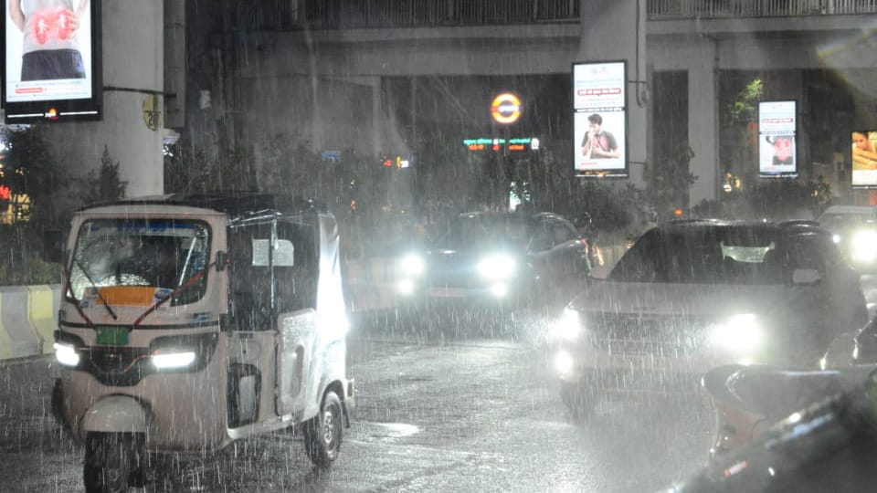Weather Update: Heavy rain expected in several UP cities today; 'Orange Alert' issued