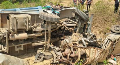 Unnao Road Accident Bolero Turns into Grave as Dumper Overturns No Respite Even to Let Out a Whimper
