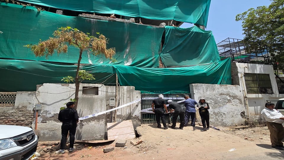 ADA Seals Four Illegal Structures in Agra