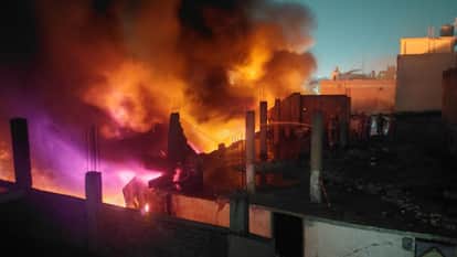 Jhansi: A massive fire broke out in a warehouse, black smoke spread far and wide