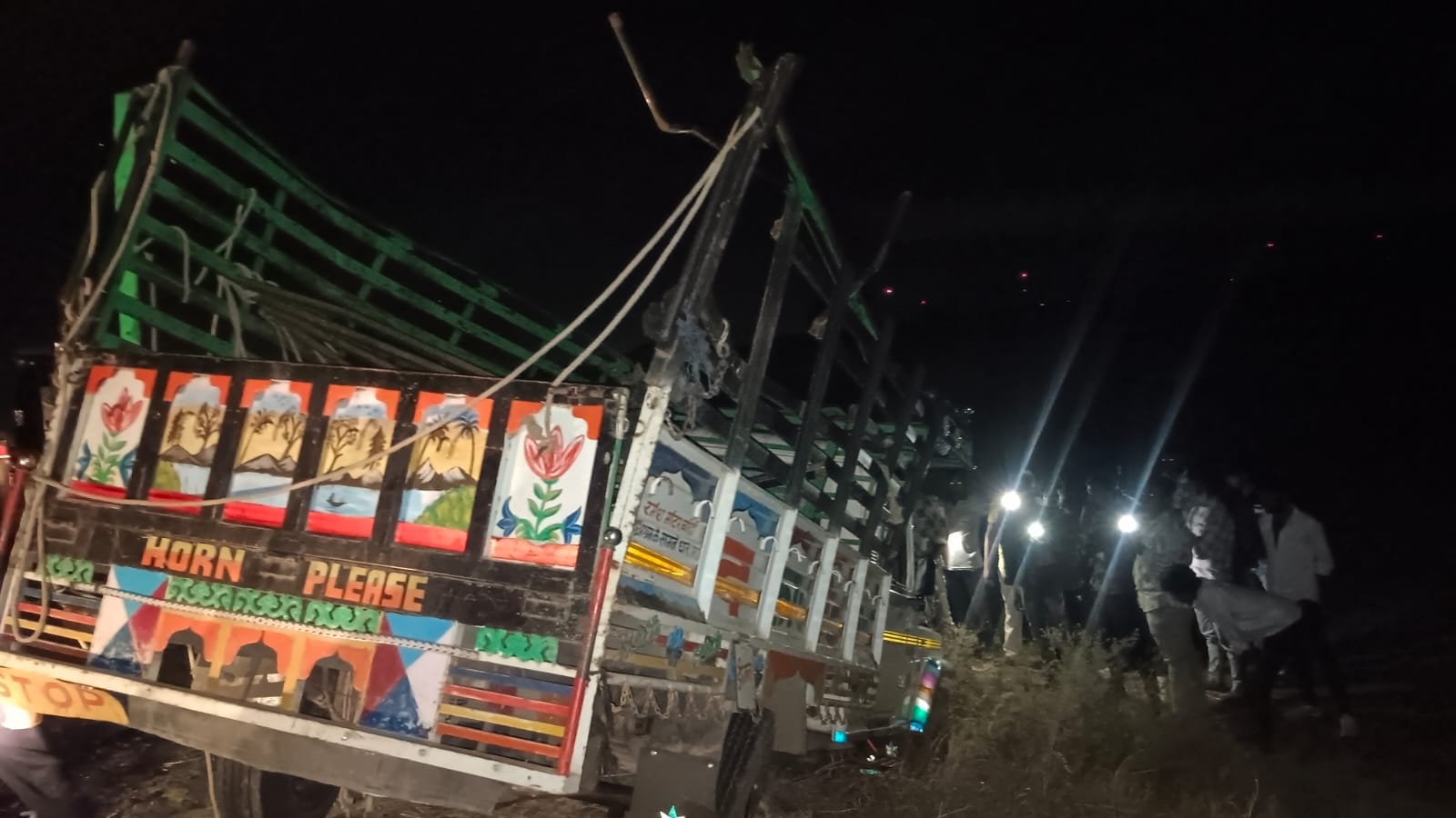 Dhar Road Accident News: Pickup Carrying 50 Workers Collides with Scorpio, 16 Dead and Several Injured
