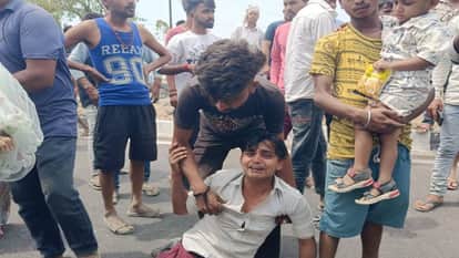 Car Rear-Ends E-Rickshaw in Gonda Girl Dies Two Children Injured Locals Create Uproar