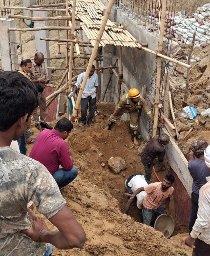 Tragic accident in Lucknow: Soil collapses during basement excavation, burying two workers; rescue operation s