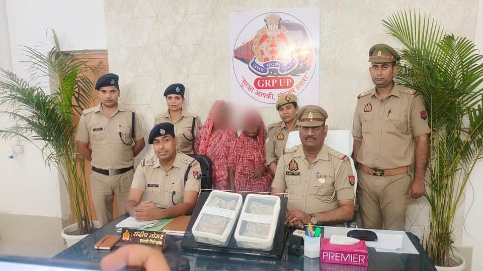 पुलिस गिरफ्त में आरोपी महिलाएं