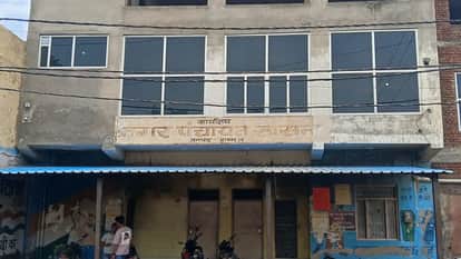 Irregularities in laying pipelines in Nagar Panchayat Sasni