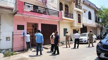 Meerut: Traders and women protest against Housing Development team over notice pasting