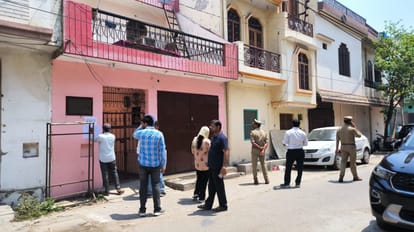 Meerut: Traders and women protest against Housing Development team over notice pasting