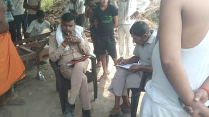 Sitapur: The body of a young man was found hanging from a tree in the primary school premises