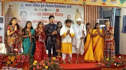 Governor Anandiben Patel met with deaf and mute children in Bareilly