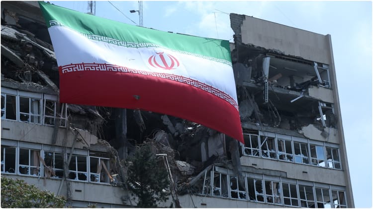 US-Iran Crisis: ईरान की अमेरिका को चेतावनी, 'समुद्री डकैती और गुंडागर्दी' पर जल्द होगी अनोखी सैन्य कार्रवाई