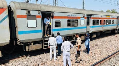 Complaint of leakage in Neelachal Express