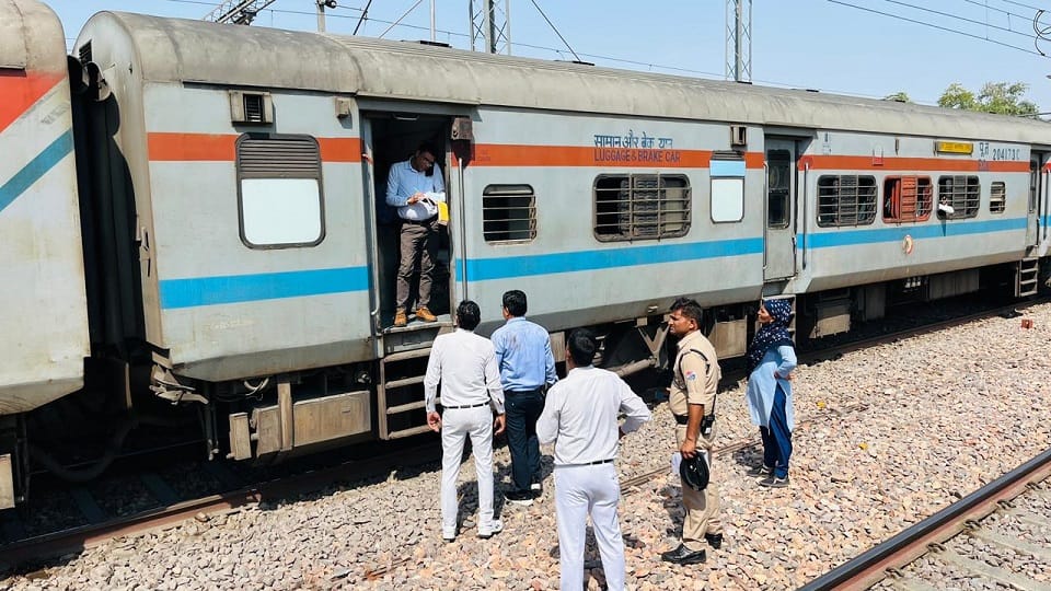 Complaint of leakage in Neelachal Express