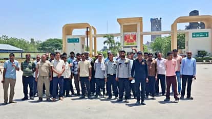 Kotputli-Behror: Workers stage protest at gates of UltraTech Cement plant against 12-hour shifts and low wages