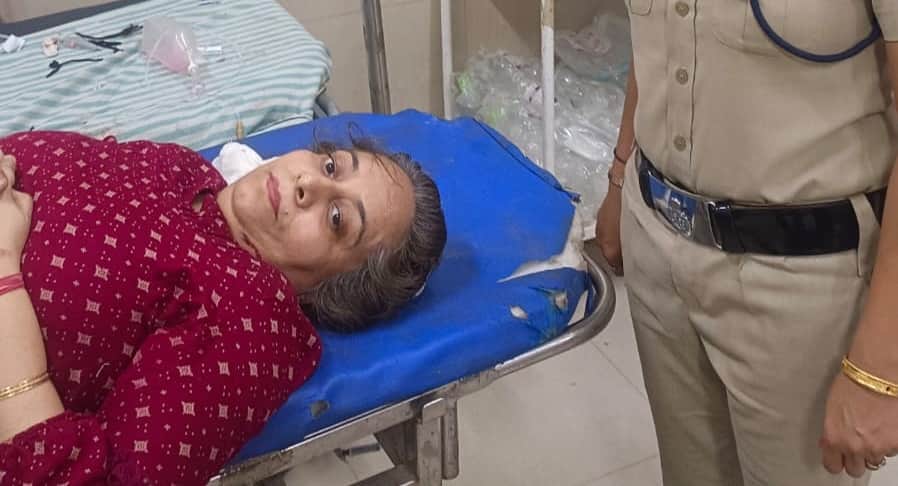 अस्पताल में भर्ती कराई गईं महिला यात्री