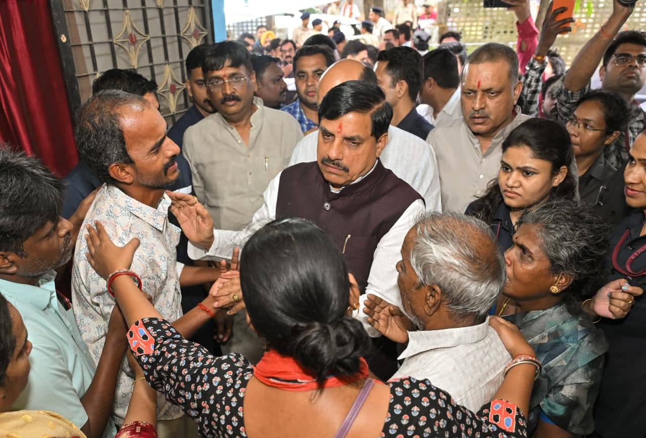 CM Mohan Yadav reached to meet the people affected in Bargi accident Jabalpur News Hindi
